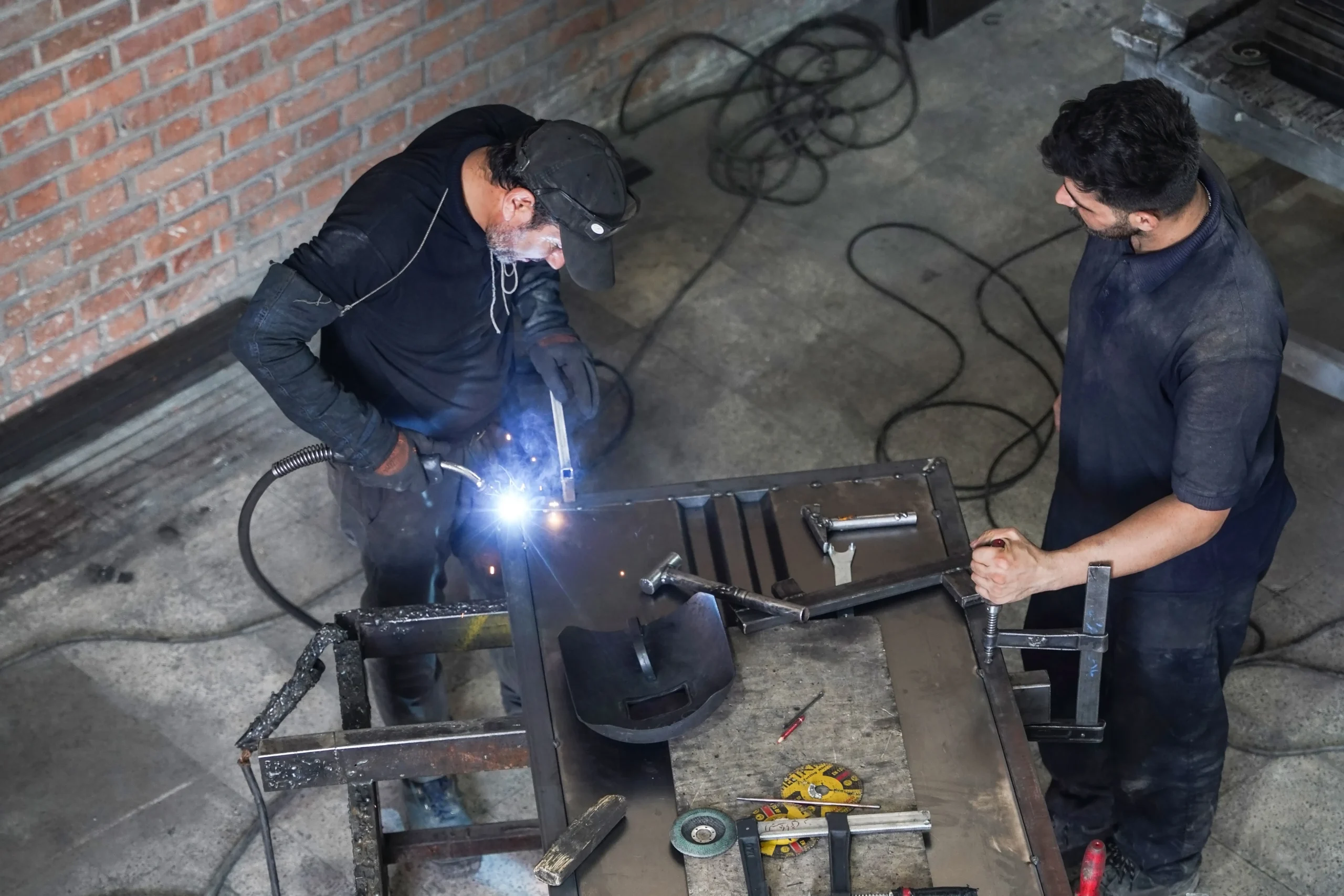 مقایسه اتاق بار چوبی و فلزی در شرایط اقلیمی ایران