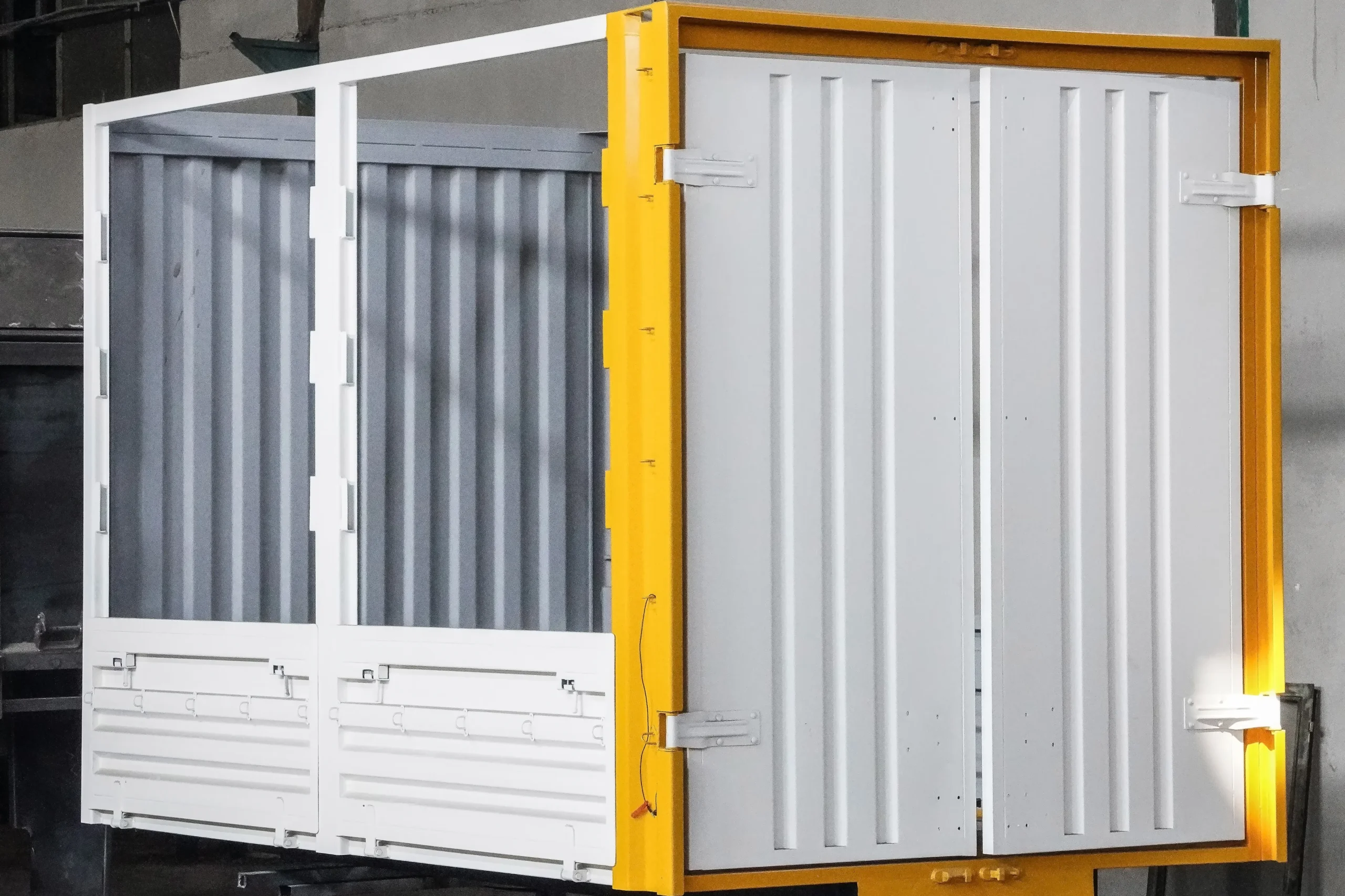 مقایسه اتاق بار چوبی و فلزی در شرایط اقلیمی ایران